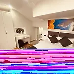 Hodegon Hotel *