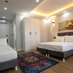 Hodegon Hotel *