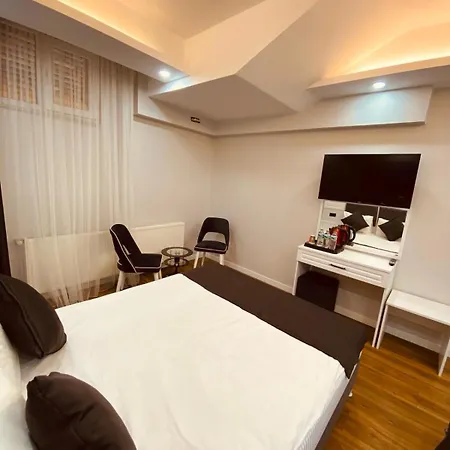 Hodegon Hotel *